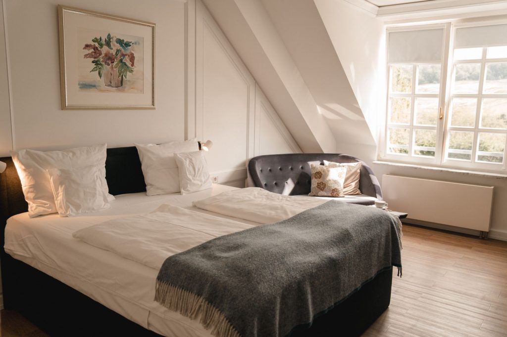 Gemütliches Hotelzimmer im Hofgut Georgenthal